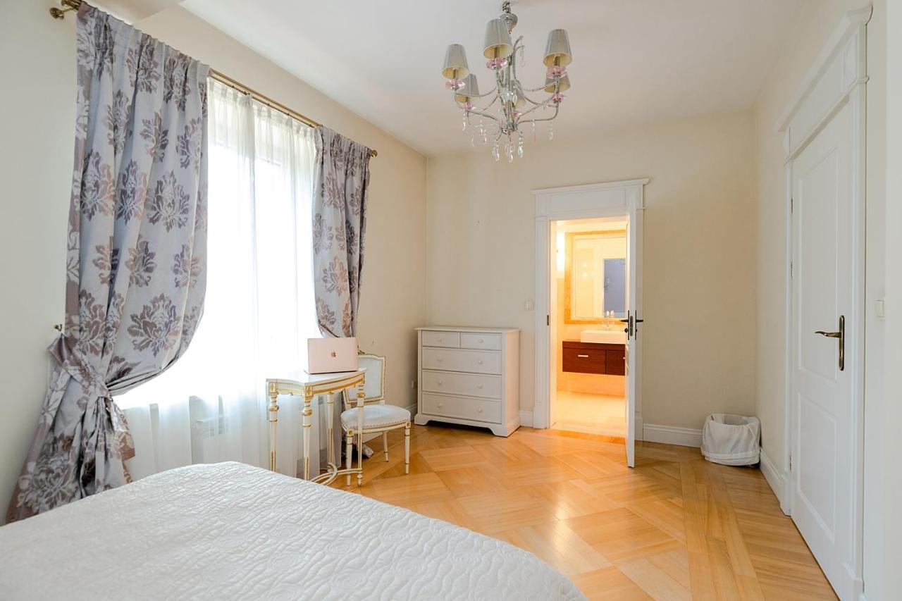 Luxury Villa Indoor Pool Warsaw Magdalenka ภายนอก รูปภาพ