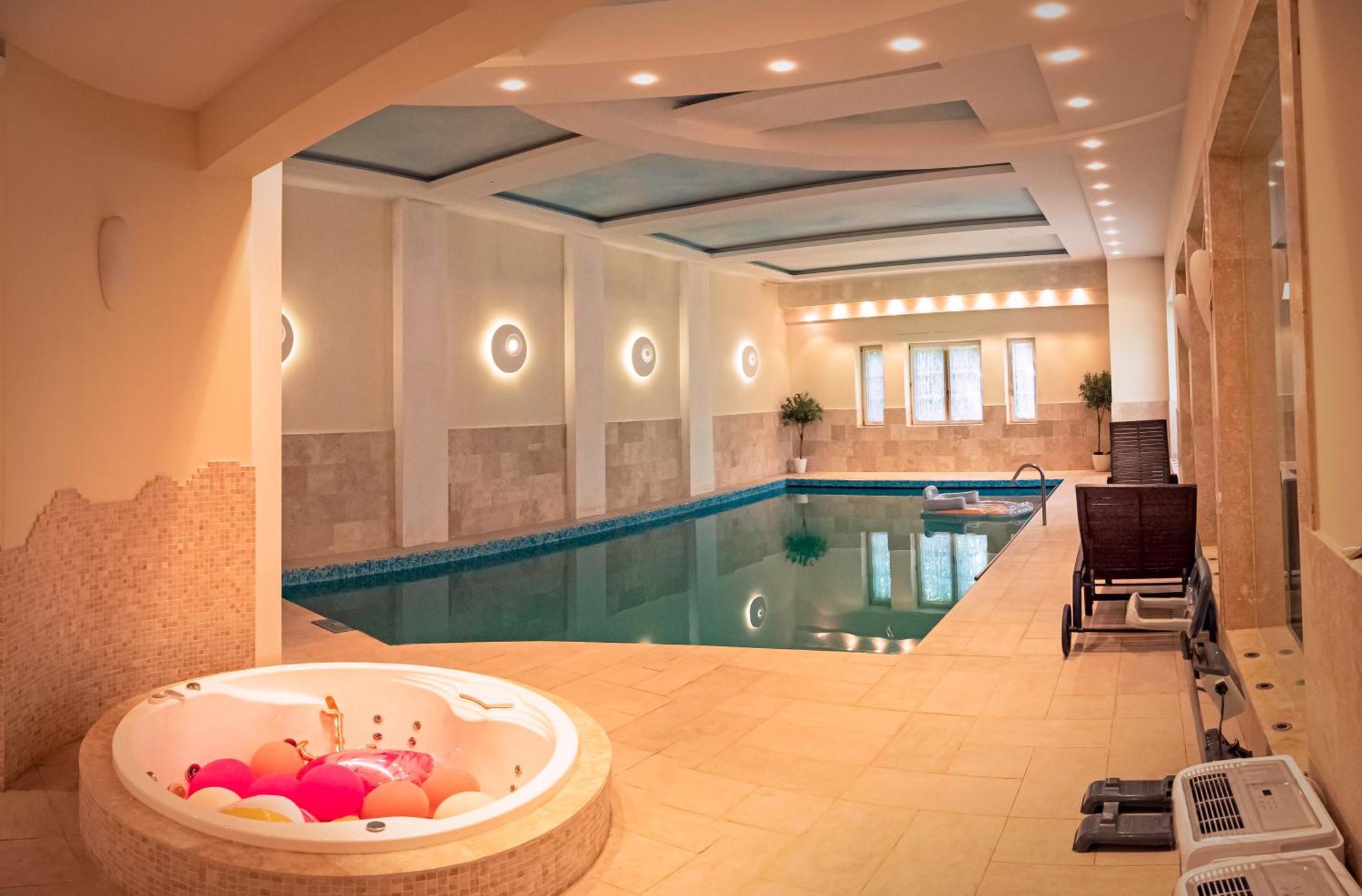 Luxury Villa Indoor Pool Warsaw Magdalenka ภายนอก รูปภาพ